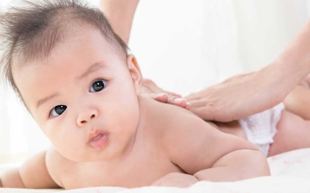 Cara Memijat Bayi yang Benar dan Bisa Dilakukan di Rumah