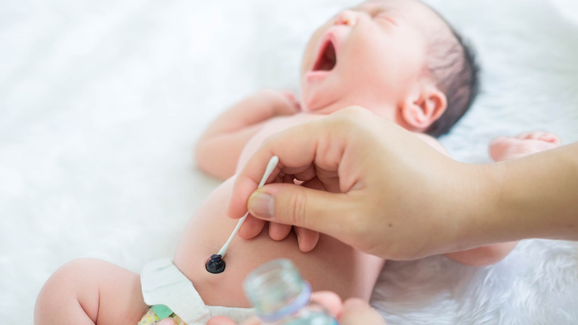 Cara Merawat Bayi Baru Lahir yang Penting Diketahui - SensiCare
